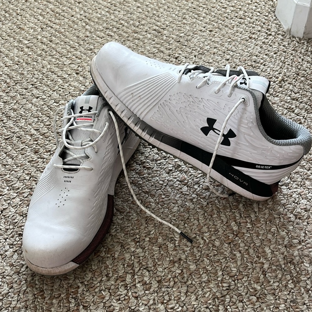 Men’s golf shoe